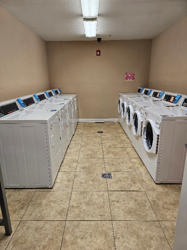 Building Photo - 2313 W 5th St