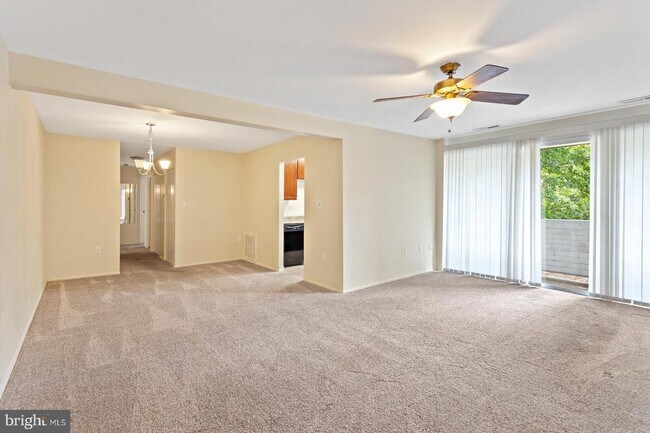 Building Photo - 5612 Bloomfield Dr