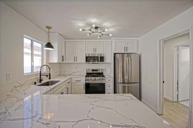 Building Photo - Hill Section 3BD Home with Large Backyard & Renovated Quartz Kitchen