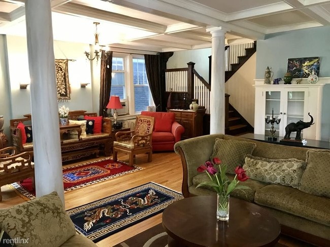 Building Photo - 3 br, 3 bath Apartment - 1619 Shady Ave
