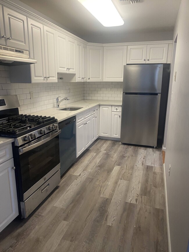 Building Photo - 62 Anderson Ave