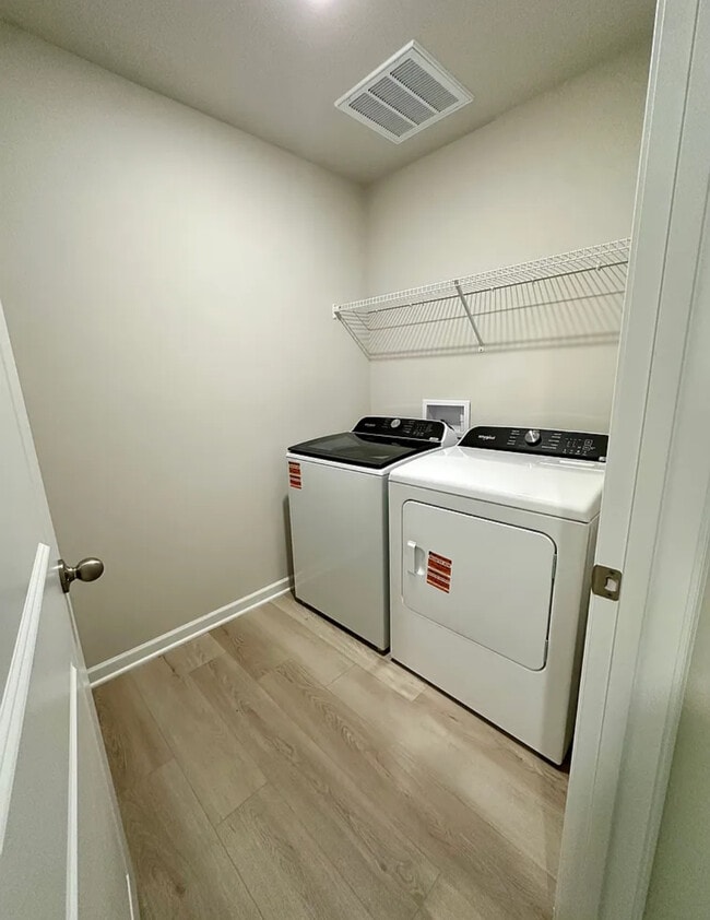 Building Photo - 612 White Birch Ln