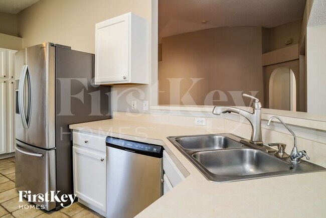 Foto del edificio - 110 Reeding Ridge Dr W