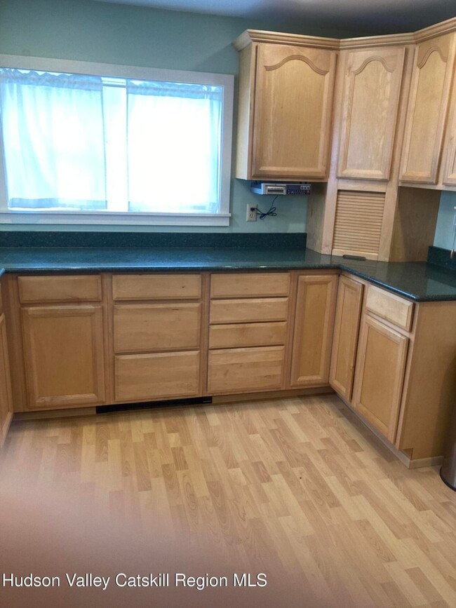 Building Photo - 42 Russell St