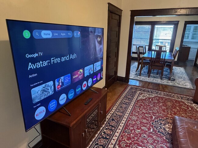 Televisor de alta definición de 75 pulgadas - 3621 Wyandotte St