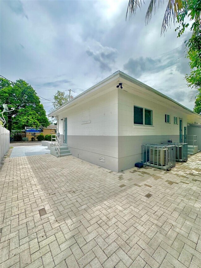 Building Photo - 5510 NW Miami Pl