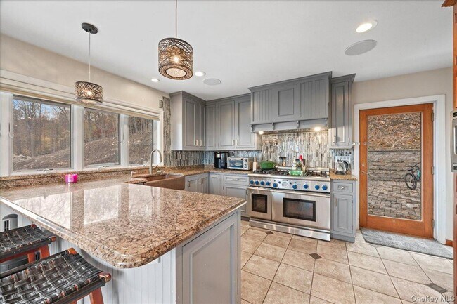 Building Photo - 772 US-9W