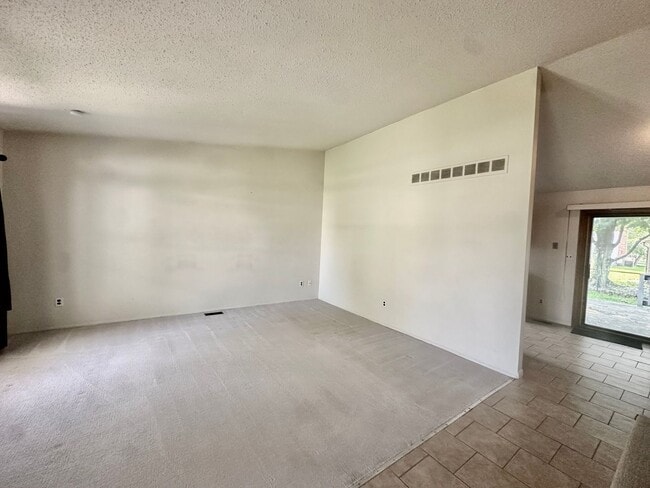 Building Photo - 21669 Tulipwood St