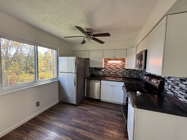 Kitchen - 3 Oak Drive Cir