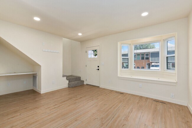 Building Photo - 1624 Banyan Dr