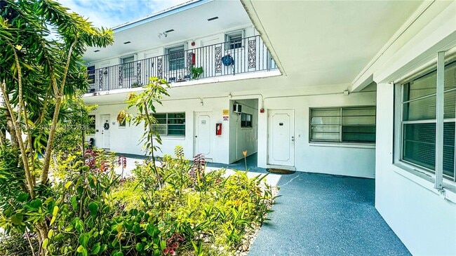 Building Photo - 3515 Van Buren St