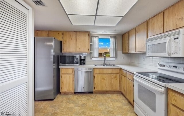 Foto del edificio - 15390 Moonraker Ct