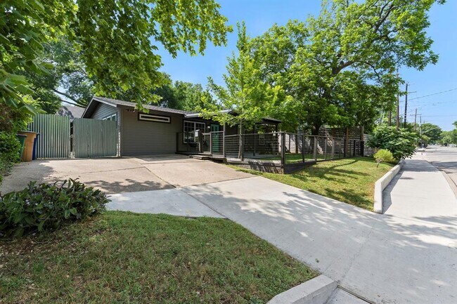 Building Photo - 3307 Garden Villa Ln