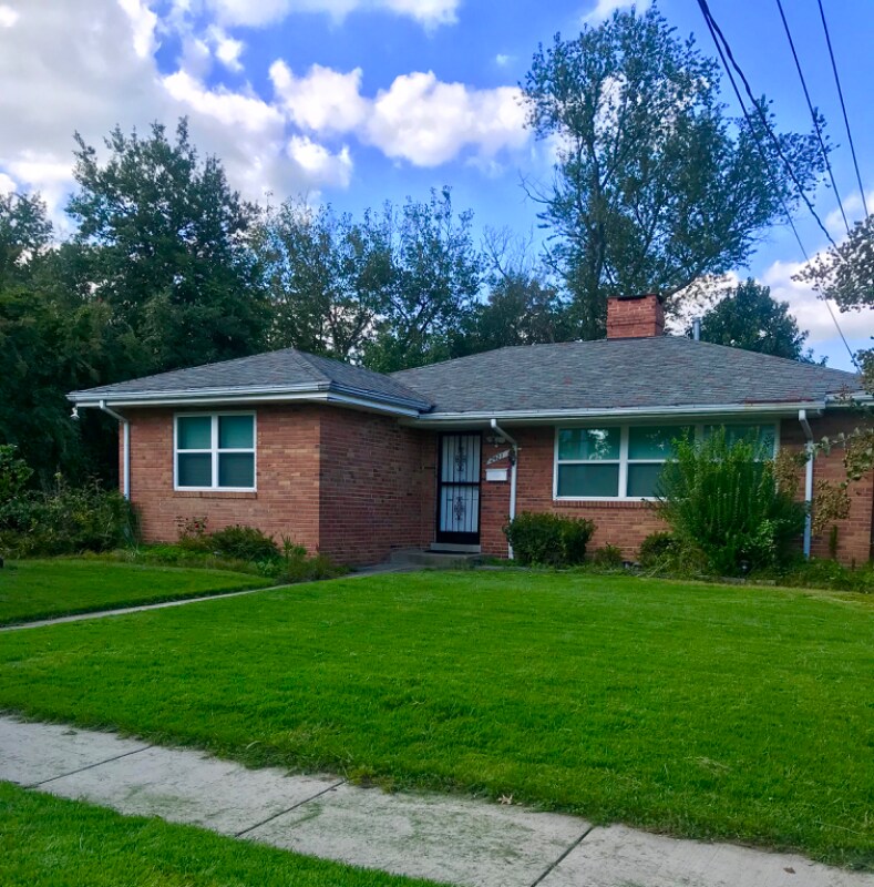 Primary Photo - 2421 Dexter Ave