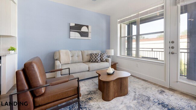 Foto del edificio - 6525 Ed Bluestein Blvd