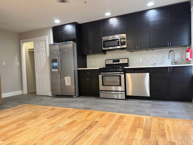 Foto del edificio - 73-75-75 Ferry St