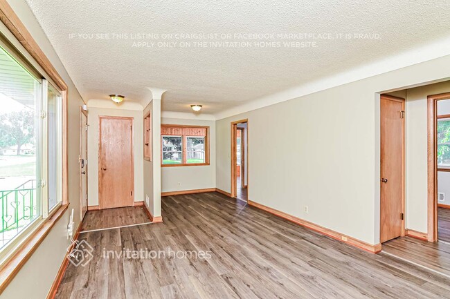 Building Photo - 5801 N Irving Ave