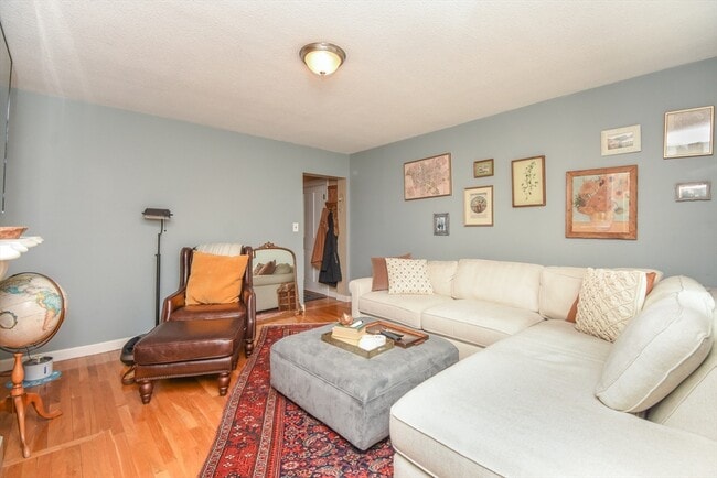 Building Photo - 99 Bartlett St