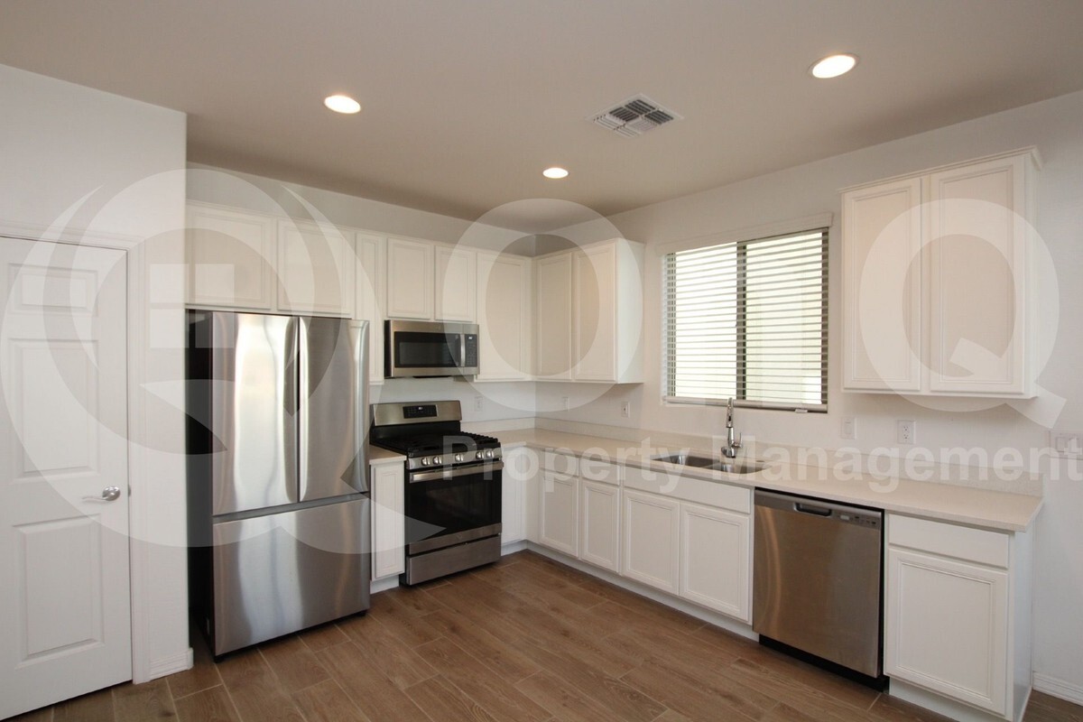 Primary Photo - 5831 W Encinas Ln