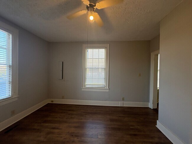 Building Photo - 1020 Adams St