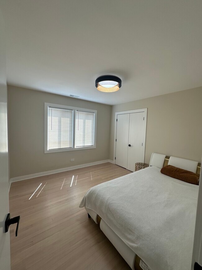Foto del edificio - 2607 W Rascher Ave