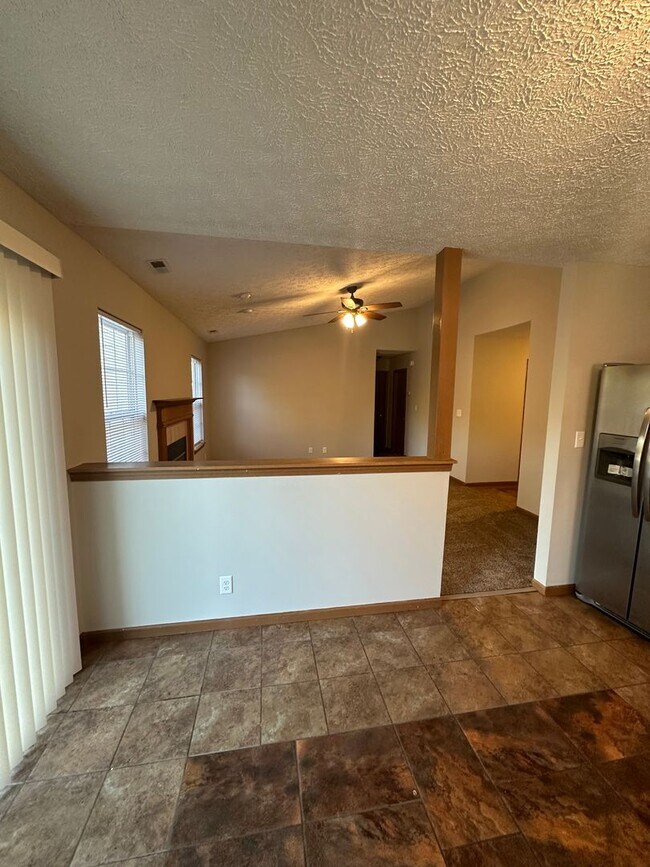 Building Photo - 1828 Starks Cir