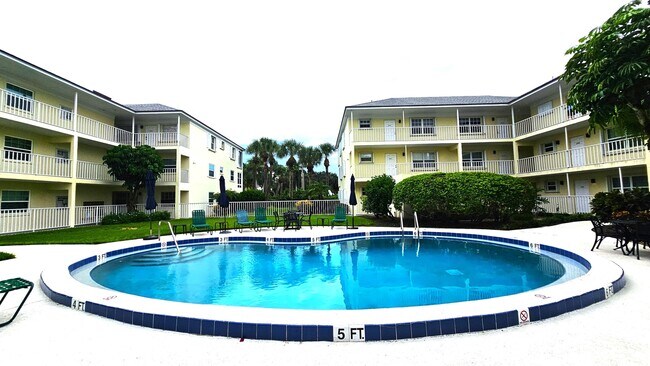 Building Photo - 1441 Ocean Dr
