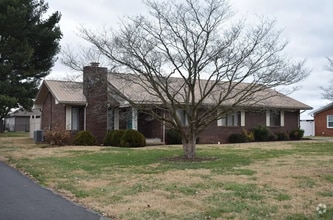 Building Photo - 122 N Fairway Rd