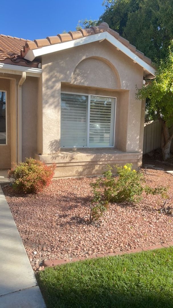 Building Photo - Beautiful Single-Family Home in the Desira...