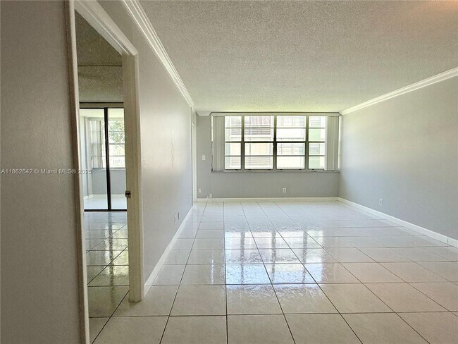 Building Photo - 2781 Taft St