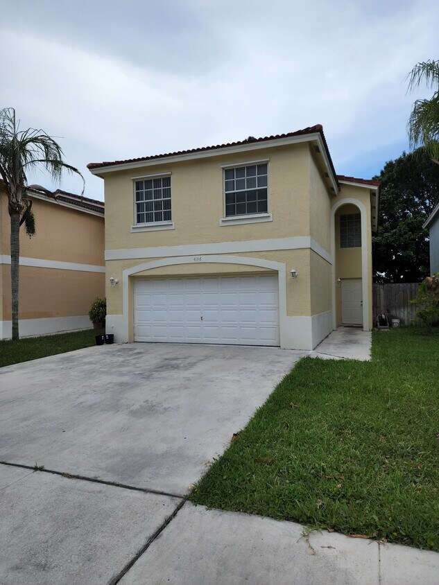 Foto principal - 4196 Pine Hollow Cir