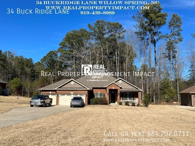 Building Photo - Spacious 4 Bedroom 3.5 Bath All-Brick, Gla...