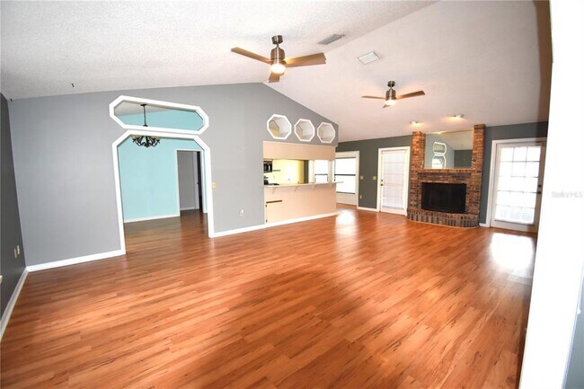 Building Photo - 9109 Queen Elizabeth Ct