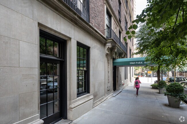Building Photo - 1060 Park Ave
