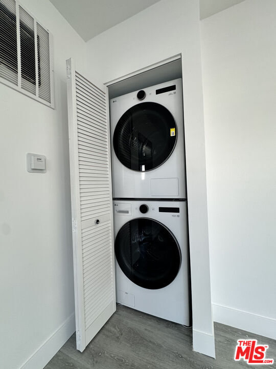 Building Photo - 1279 N Harper Ave