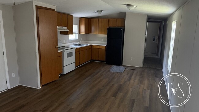 Building Photo - 426 Cedar Ave