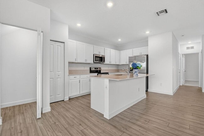 Foto del edificio - 4645 Meyerson Pl