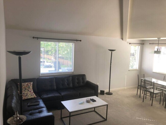 Building Photo - 1219 Tea Rose Cir