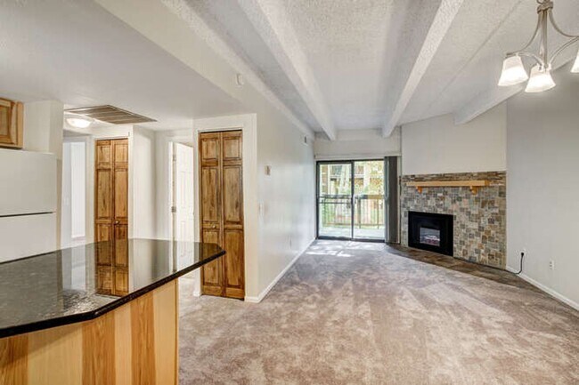 Building Photo - Ten Mile Island Condos- Beautiful 2Bed/2Ba...