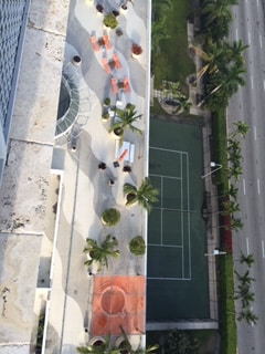 Vista del patio de tenis - 10 South River Drive