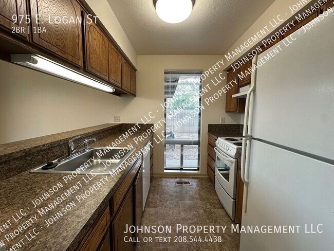 Foto del edificio - 975 E Logan St