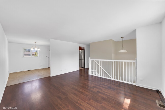 Building Photo - 728 Boxwood Dr
