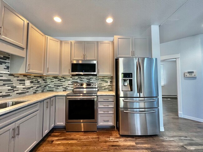 Building Photo - 3 Bed, 3 Bath Townhome in Fort Collins!