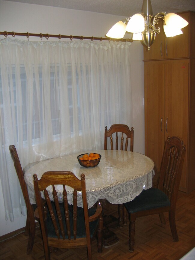 Photo du bâtiment - 5549 Nelson Av