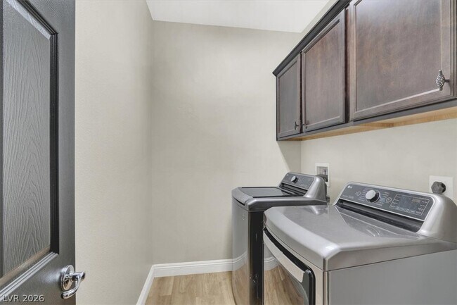 Building Photo - 1405 Fantastic Ct