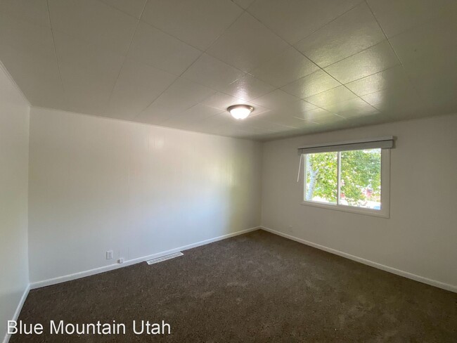 Building Photo - 3 br, 1 bath House - 81 S Grant Ave