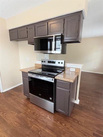 Building Photo - 604 Kings Way Dr