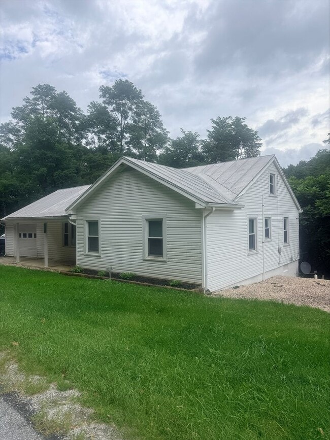 Building Photo - 16882 Crabtree Falls Hwy