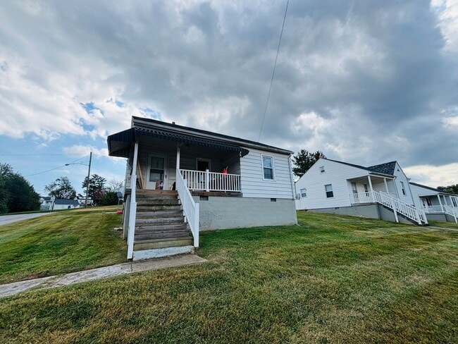 2 Bedroom, 1 Bath House - 2 Bedroom, 1 Bath House