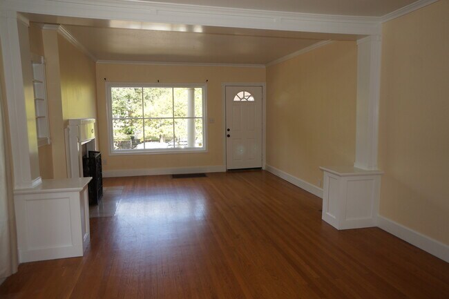 Foto del edificio - Beautiful Grant Park 4 bedroom Bungalow